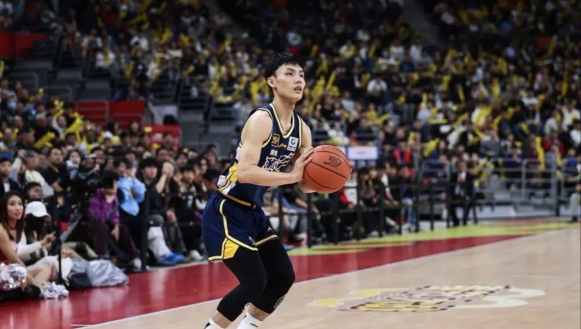 米兰娱乐网站 -广州队发布备战花絮，关键时刻队长鼓劲，NBA季后赛任务艰巨，赛季目标并未改变(NBA球员决定恢复季后赛)