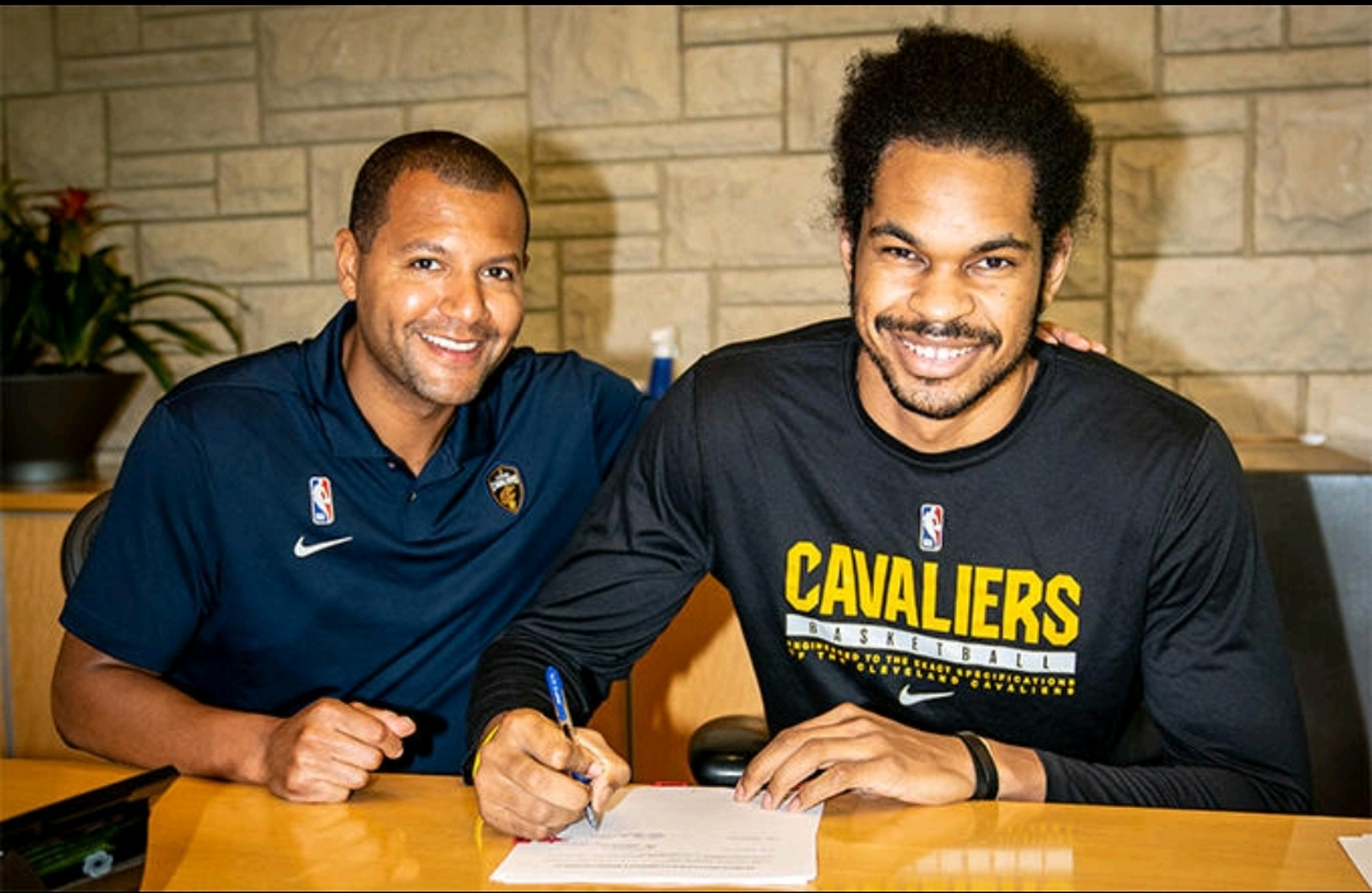 米兰在线登录 -包含集结日突围战来临，克里夫兰骑士围绕欧超杯伤情更新，更衣室稳定，更衣室氛围转暖的词条