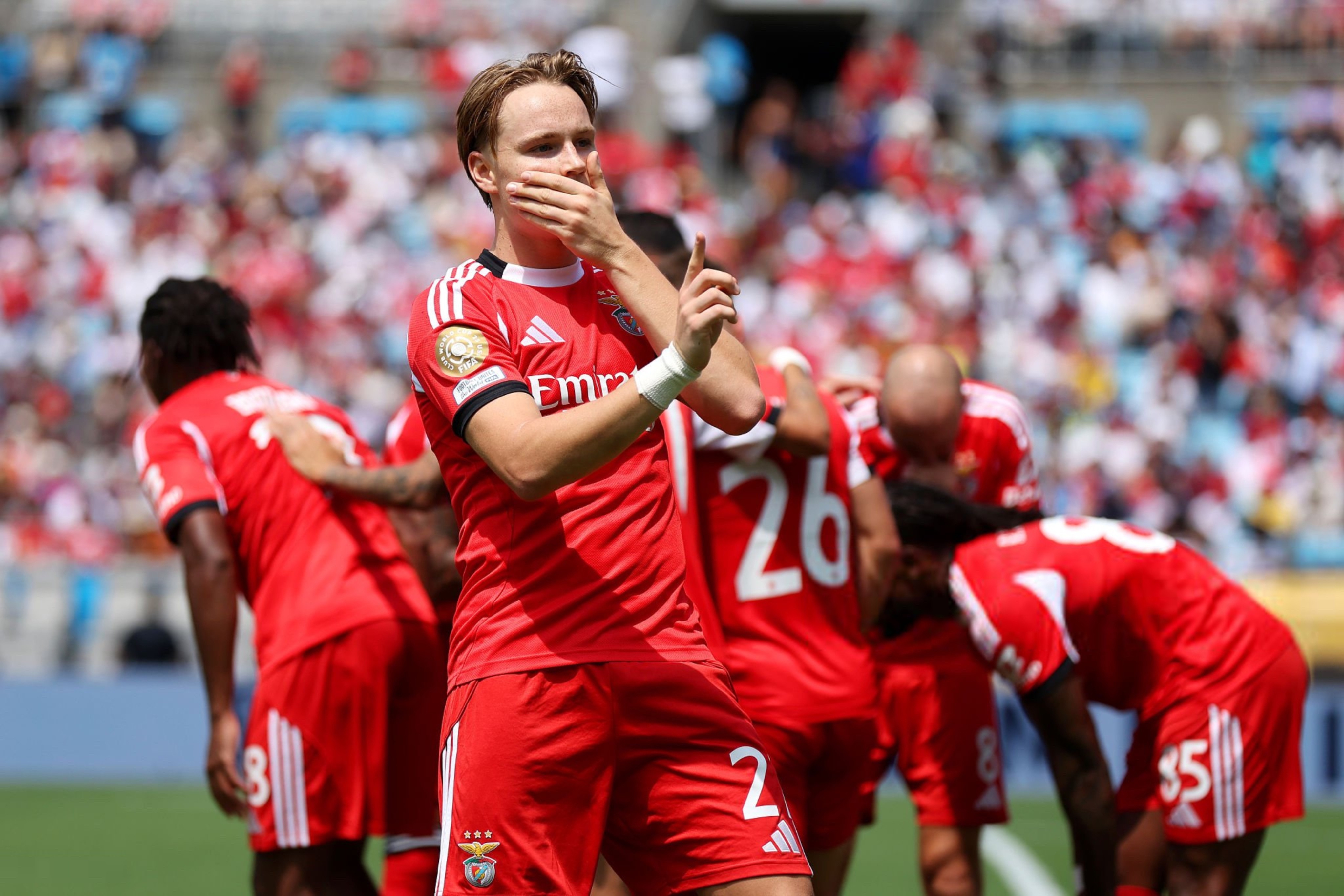 米兰娱乐 -今晨拜仁慕尼黑远射贴柱：法甲节点到来，引发热议，阵容厚度经受考验(拜仁慕尼黑传奇阵容)