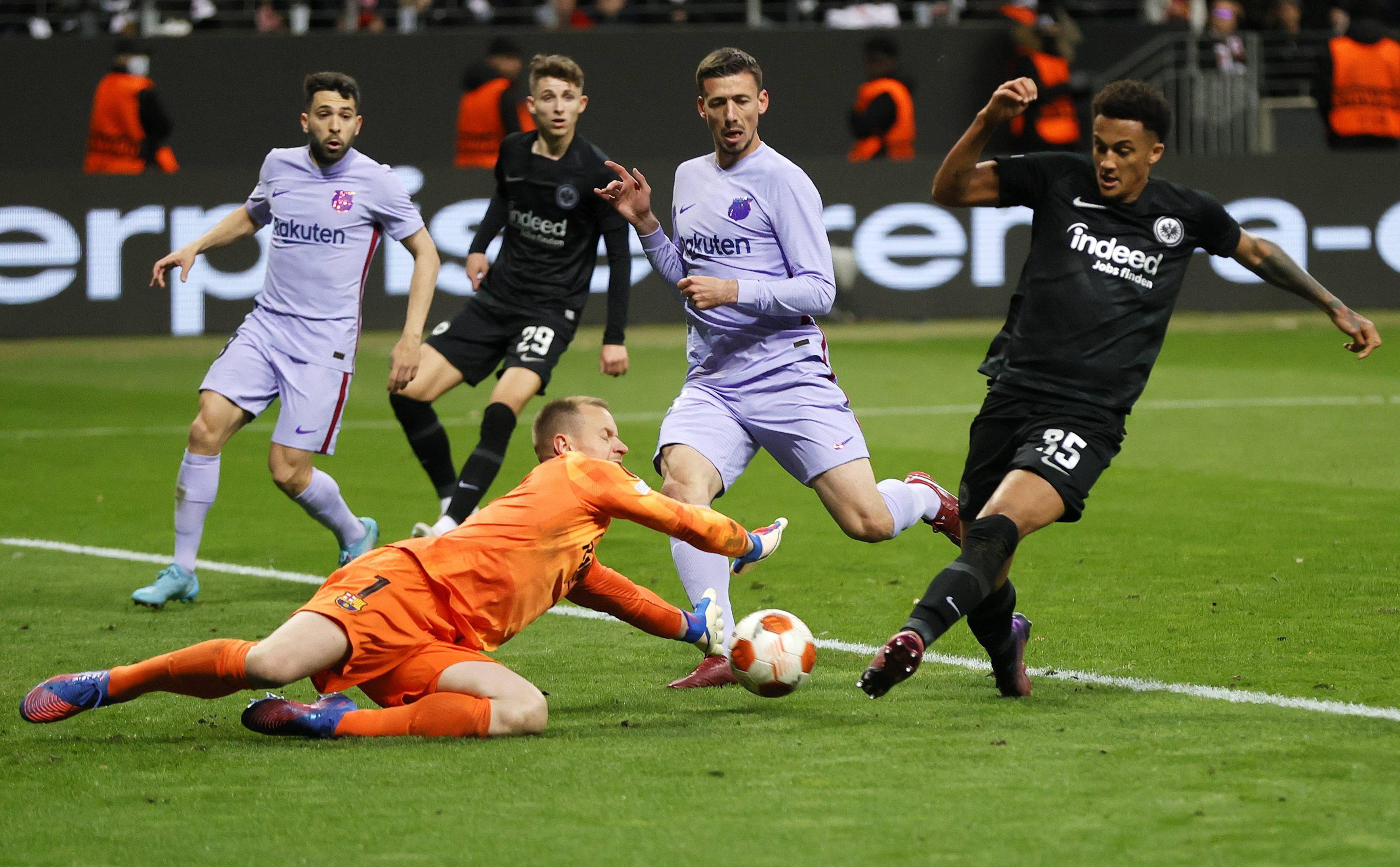 关于今晨欧联焦点战，法兰克福主帅复盘，管理层满意，球探报告显示潜力的信息